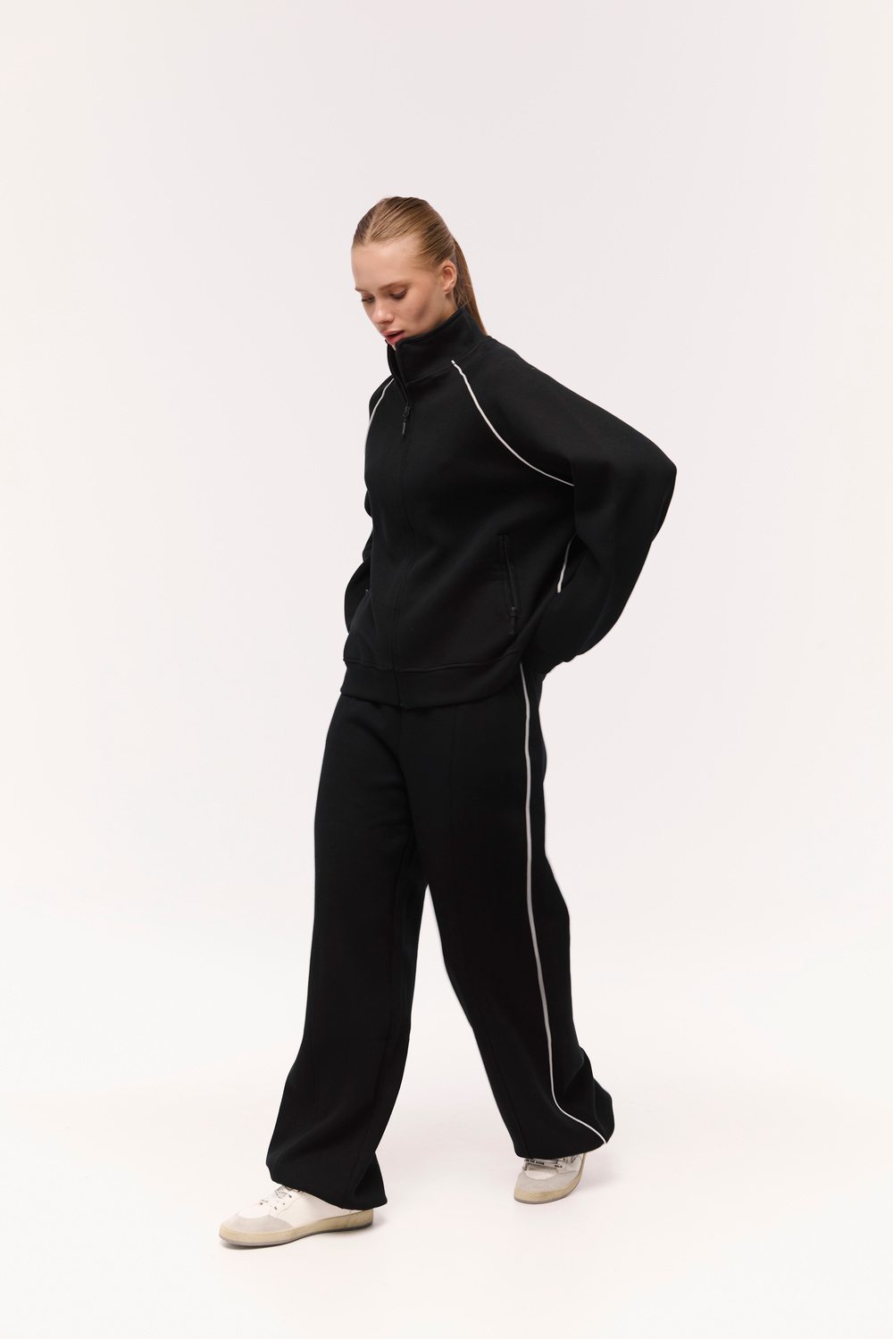 Спортивний костюм з контрастними смугами Чорний