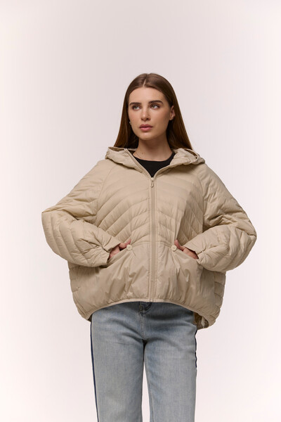 Вітровка вільного крою з капюшоном  Молочна